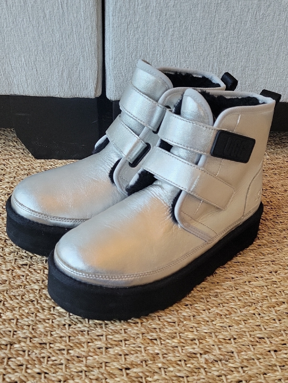 UGG Neumel Platform Silver Leather Boots 1143705K Girls Youth size 6